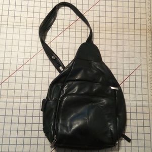 Franklin Covey black leather crossbody / backpack